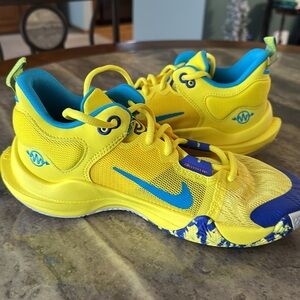 LIKE NEW 6Y Nike Gym Shoes Tennis shoes